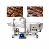 Commerciële chocolade-deposiet-, enrober- en coatingmachine met spuitfunctie, 380V, roestvrijstalen transportband, elektrisch, voor biscuit, snoep en fruit.