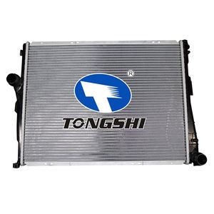 Radiador de aluminio del sistema de refrigeración de piezas de repuesto automático de China para <span class=keywords><strong>BMW</strong></span> E30 OEM 1117550/1121119/1121121/1153063 radiador de refrigeración del motor - Product Image 1