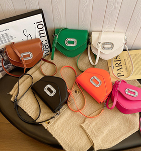 กระเป๋าถือสะพายไหล่เดี่ยว ดีไซน์ทันสมัย เงางาม ผลิตจากหนัง PU ปิดด้วยซิปและหัวเข็มขัด ใช้ได้ทุกฤดู - Product Image 1