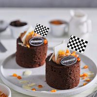 Drapeaux de course à carreaux, pics à cupcakes et décorations de gâteaux pour anniversaires et fêtes sur le thème des voitures de course