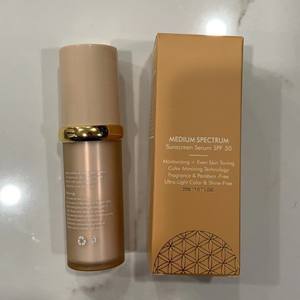 Base de Maquillaje 4 en 1 con Cambio de Temperatura Biónico, Ligera, Delgada, Corrector, Hidratante, Nutritiva, Polvo que No se Pega - Product Image 2