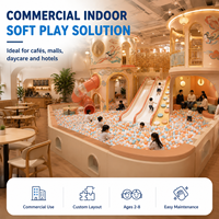 Équipement de terrain de jeux intérieur commercial : structure labyrinthe en filet plastique, piscine à balles, toboggan en spirale, rampe d'escalade, zone de vision pour opérateur pour FEC