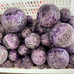 Sphère d'améthyste naturelle en plumes, boule de cristal violette pour la tranquillité, décoration intérieure, sculpture d'ombre pour la maison - Product Image 2