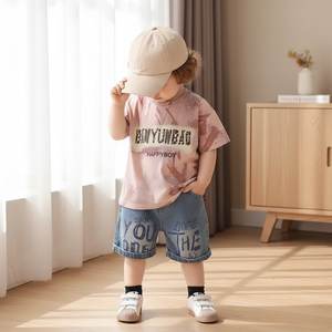Ensemble de <span class=keywords><strong>tenue</strong></span> d'été 2026 Nouveau style Ensemble deux pièces tendance pour enfants avec short en jean à manches courtes - Product Image 1