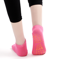 Vente en gros de chaussettes antidérapantes jetables bon marché pour trampoline pour hommes et enfants