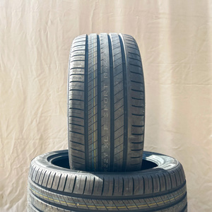 Pneus de voiture radiaux 265/45ZR21 22' Budget Quatre Saisons en caoutchouc sans chambre à air pour voitures particulières - Product Image 1