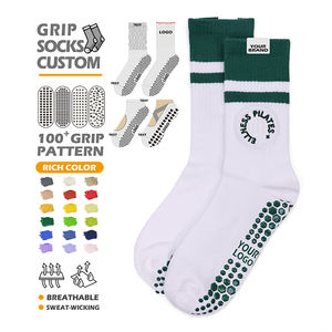 جوارب يوغا نسائية مطرزة بتصميم مخصص عالي الجودة مع حروف مخططة ومقاومة للانزلاق - Product Image 1