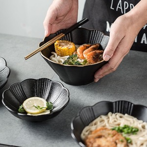 Petit bol en céramique givrée noire rétro, personnalisé, créatif, peu profond, pour nouilles, desserts et ramen, tendance pour les fêtes - Product Image 2