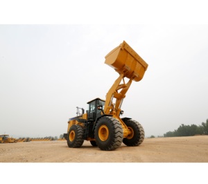 Chargeuse sur pneus multifonction 8 tonnes 680D, force de traction de 224 kN avec accessoires pour la manutention et le <span class=keywords><strong>transport</strong></span> à grande échelle - Product Image 4