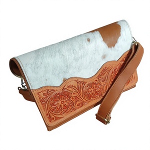 Sac bandoulière en cuir véritable style bohème avec fourrure, qualité supérieure, style cowgirl, à prix de gros - Product Image 1