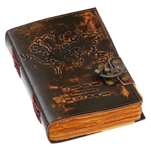 Diario de cuero con mapa del mundo en relieve, cuaderno vintage hecho a mano con borde deshilachado, diario de viaje antiguo. - Product Image 1