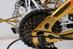 Bicicleta de Montaña Económica de 20/24'' con Llanta de Aleación de Aluminio y Ruedas de Rayos para Niños Principiantes en Varios Colores - Product Image 4