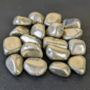 Natürliche Pyrit-Trommelsteine, polierte Edelsteine, unregelmäßige Rohkristalle für Heimdekoration und Meditation - Product Image 1