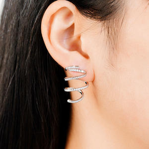 Anello da Cocktail E3269 in Oro Bianco con Diamanti Incastonati, Design Geometrico, Stile Glamour per Fidanzamento Femminile - Product Image 5