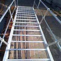 Escalier de secours en acier galvanisé pour l'extérieur, escalier dentelé, caillebotis en acier inoxydable, entrepôt pour garde-corps en métal