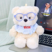 Boneka Teddy Bear Plushie Emma Support Plushie Custom Factory Kawaii dengan Bib Renda dan Pita, Boneka Hewan Berbulu Keriting, Tersedia untuk Hadiah Ulang Tahun
