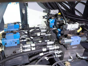 Machine de fabrication entièrement automatique de bouteilles PE-HD Pichet en PE pour produits chimiques cosmétiques Tambour de bouteilles d'extrusion de canette de 5 <span class=keywords><strong>litres</strong></span> - Product Image 3