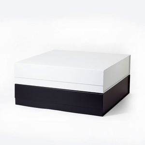 Caja de Regalo Plegable de Cartón Negro Cuadrada A3 de Lujo con Cinta - Product Image 5