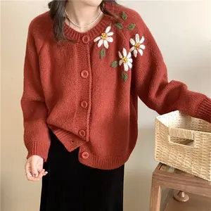 カスタマイズ日本の長袖ファッションスタイルカーディガンセーターハンドフックフラワーダブルポケットセーター