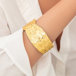 Pulsera Personalizada de Oro de 18K y Acero Inoxidable con Diseño de Boca Abierta para Niñas, Amuleto Moderno con Característica Antidesvanecimiento para Aniversarios - Product Image 2