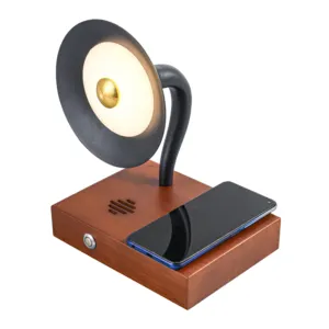 Amazon Dropship Produk Trendi 2022 Lampu Meja LED Fonograf Kayu Keluaran Baru dengan Speaker Nirkabel Qi Pengisi Daya Nirkabel