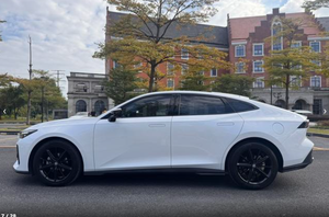 Voitures d'occasion Changan UNI-V 2023 1.5T Édition <span class=keywords><strong>Prestige</strong></span> Voiture compacte Essence Berline à hayon Certifiée d'occasion Voiture ancienne Ein Gebrauchtes - Product Image 6