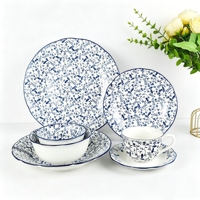 Vente en gros d'usine : Services de table en porcelaine à motif floral bleu imprimé par tampographie, comprenant assiettes, bols, tasses et soucoupes en céramique