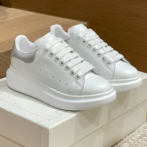 Venta al por Mayor de Zapatillas Blancas Modernas 2026 de una Marca de Lujo Zapatos para caminar personalizados con suelas de goma suave. - Product Image 4