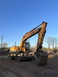 Excavatrice sur pneus de haute qualité HYUNDAI 210W-9 d'occasion avec faible kilométrage et système hydraulique - Product Image 3