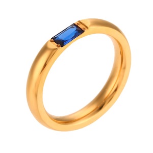 Bague personnalisée étanche en forme de baguette avec pierre de naissance, plaquée or 18 carats, en acier inoxydable inaltérable, avec pierre rectangulaire pour femme - Product Image 6