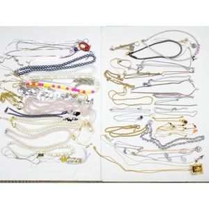 Prix Exceptionnels Bijoux Femme Homme d'Occasion Assortiment de 50 Pièces Lot Colliers Pendentifs Tendance - Product Image 1