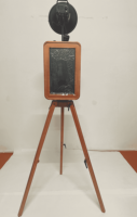 Le photomaton vintage en bois double face avec écran tactile de 18,5 pouces est parfait pour les mariages, les fêtes et les événements professionnels.