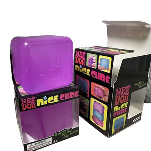 Jouet sensoriel à presser Schylling NeeDoh Nice Cube avec cube à presser super solide - Product Image 5