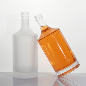 2024 thiết kế mới chất lượng cao sọc Chai Thủy Tinh 100ml 200ml 300ml 500ml 700ml <span class=keywords><strong>750ml</strong></span> 1000ml nước giải khát <span class=keywords><strong>Vodka</strong></span> Gin chai - Product Image 4