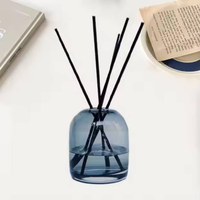 Diffuseur de parfum d'ambiance en verre coloré avec logo personnalisé, bâtonnets en fibre noire, pour la maison et la décoration d'hôtel