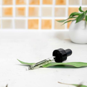 قطرات زيت الأنف العشبية مع الورد وخشب الصندل تسكن الممرات الأنفية وتدعم عملية تهوية صحية غير جومو ، خالية من المواد الكيميائية - Product Image 5