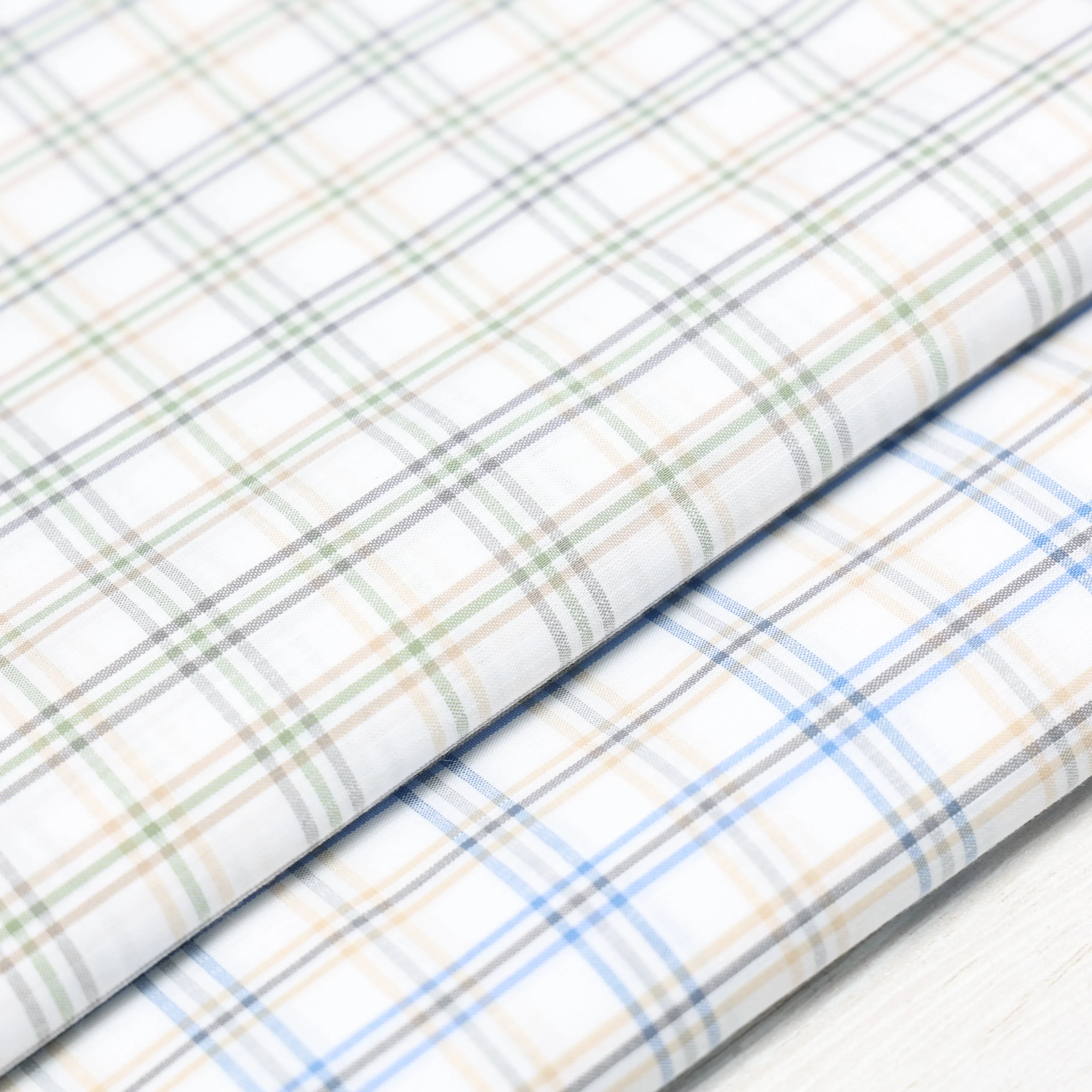 China Textile Classic Design TC Polyester Baumwollgarn gefärbt gewebt Plaid Stoff für Hemden