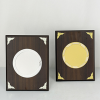 Plaque de certificat en bois brun vierge avec plaque dorée ou argentée MH-FJ0143