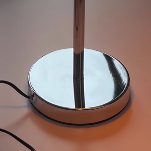 โคมไฟอะคริลิคทรงยูเอฟโอสไตล์บาวเฮาส์ โพสต์โมเดิร์น มินิมอล สีส้ม โคมไฟตั้งโต๊ะ 3 สี สำหรับห้องนั่งเล่น ห้องนอน ของขวัญ/ของตกแต่ง ทำจากโลหะ - Product Image 3