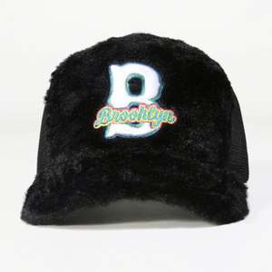 Gorra Trucker Deportiva de Malla Estructurada con Estampado de Foto Personalizado, 5 Paneles, Parche Bordado y Detalles de Piel y Terciopelo, Venta al por Mayor - Product Image 2