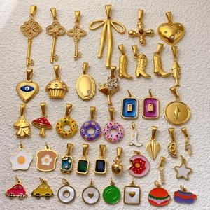 Impermeable 18K chapado en oro collar de acero inoxidable venta al por mayor postre donuts encanto comida accesorio <span class=keywords><strong>Cupcake</strong></span> colgante comida collar - Product Image 5