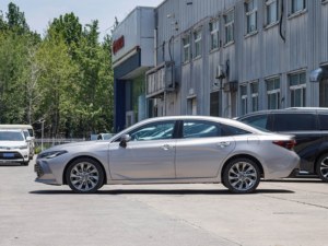 Nouvelle <span class=keywords><strong>voiture</strong></span> Toyota Avalon modèle 2024, berline hybride 2.0L 5 places essence-électrique turbo R19 Jiben Auto, intérieur foncé - Product Image 2