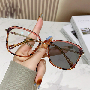 MKH302 Lunettes à monture optique pour <span class=keywords><strong>femme</strong></span> Nouveau carré Mode Photochromique Anti-lumière bleue Lunettes solides pour tous les visages - Product Image 3