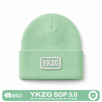 Op maat gemaakte logo patch beanie muts zwarte geribbelde gebreide wintermuts hoge kwaliteit opgerolde schedelmuts luxe warme muts groothandel fabriek