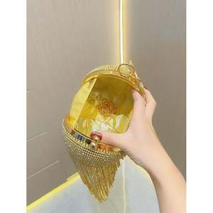 กระเป๋าคลัทช์รูปหัวใจประดับคริสตัลสำหรับงานราตรี งานพรอม สีทอง สำหรับสุภาพสตรี - Product Image 4