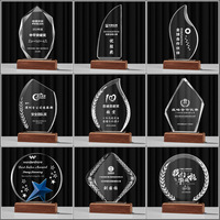 Trophée en cristal transparent fait main en gros de Pujiang avec gravure laser, photo personnalisée, motif animal, base en cristal et bois