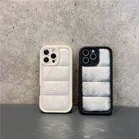 Collection Streetwear : Coque antichoc inspirée du style streetwear pour 16 Pro Max avec design unique en forme de gilet, protection intégrale