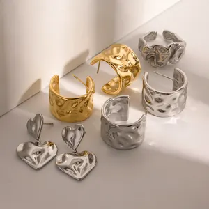 J & D 디자인 해머 용융 스타일 청키 귀걸이 반지 18K 금도금 스테인레스 스틸 로맨틱 사랑 귀걸이