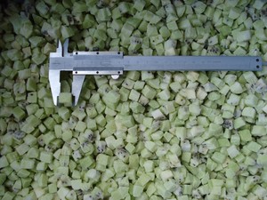 Cubes <span class=keywords><strong>de</strong></span> kiwi surgelés IQF 10x10mm, cubes <span class=keywords><strong>de</strong></span> fruits verts naturels pour garnitures <span class=keywords><strong>de</strong></span> crème glacée - Product Image 3