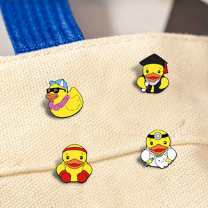 En gros, Pin's en émail et métal personnalisé, motif canard jaune mignon, Série professionnelle, pour sacs à dos et bijoux de mode - Product Image 1